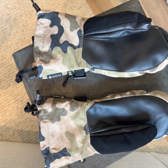 Burton Men's Standard Gore-Tex Mitten Snowboard/Ski - Picture 3 of 3